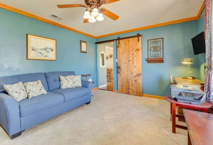 Texas Farmhouse Retreat On 10 Acres Near Austin!