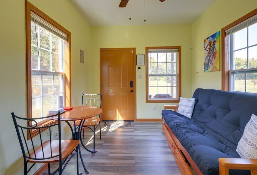 Quiet Millington Tiny House Near Naval Air Base!