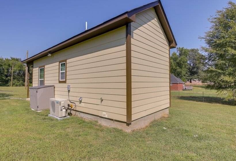 Quiet Millington Tiny House Near Naval Air Base!