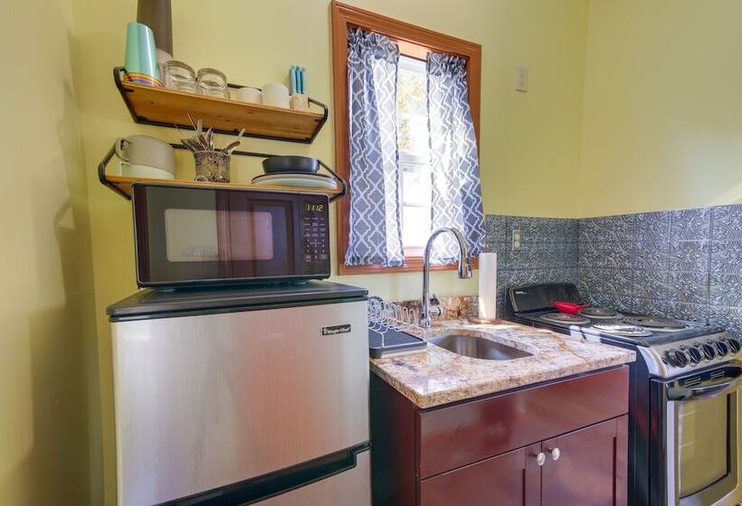 Quiet Millington Tiny House Near Naval Air Base!