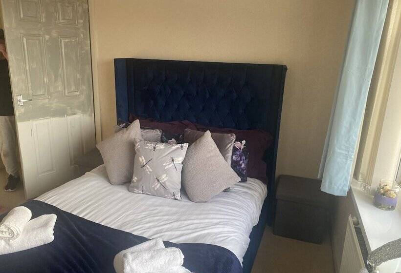 Резиденция Captivating 1 Bed House In Ammanford