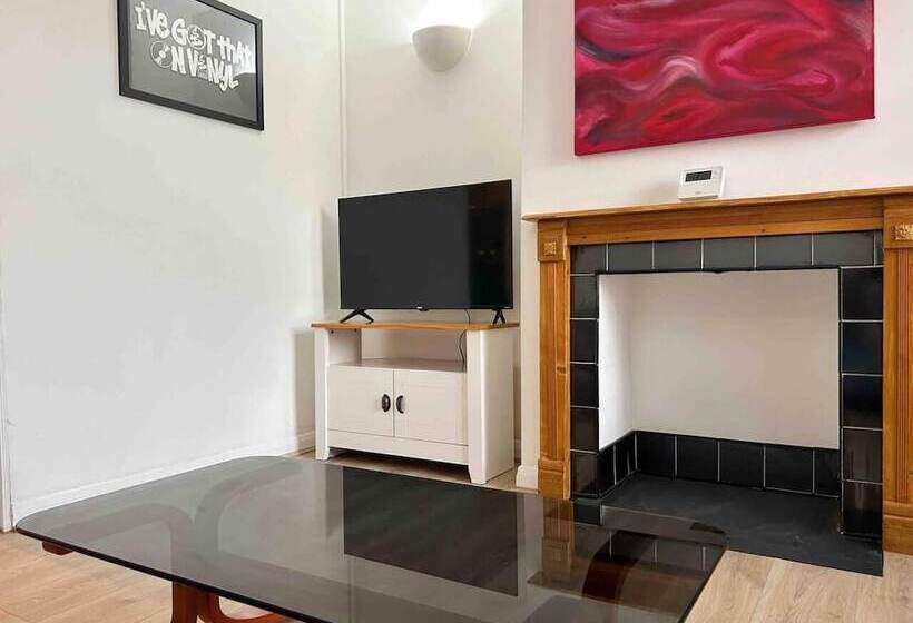 اقامتگاه Essex 2 Bed House Nr Stanstead With Arcade Machine