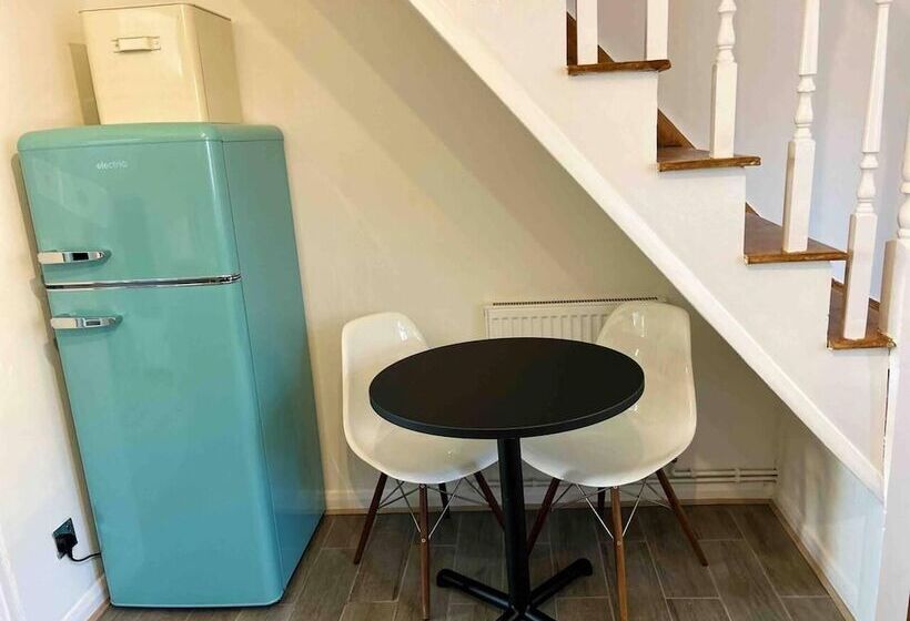 اقامتگاه Essex 2 Bed House Nr Stanstead With Arcade Machine