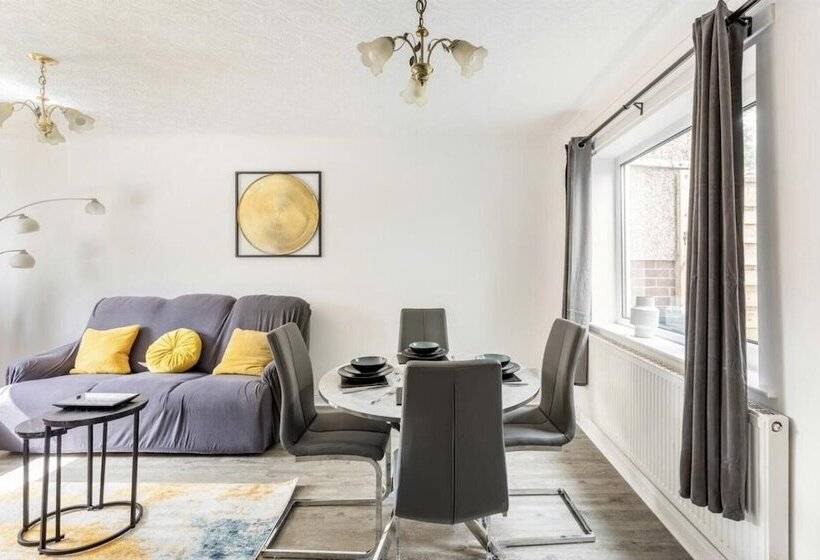 레지던스 Come & Unwind In Charming 5 Bed House In Blackburn