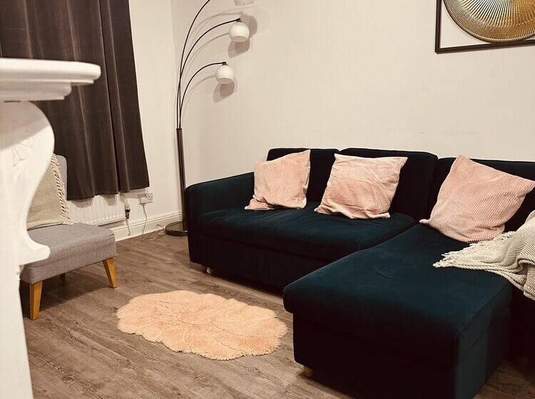 레지던스 Come & Unwind In Charming 5 Bed House In Blackburn