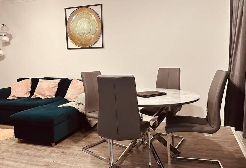 레지던스 Come & Unwind In Charming 5 Bed House In Blackburn