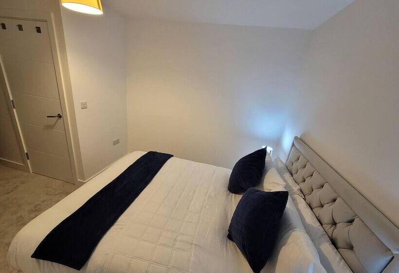 레지던스 Impeccable 2 Bed House In Milton Keynes
