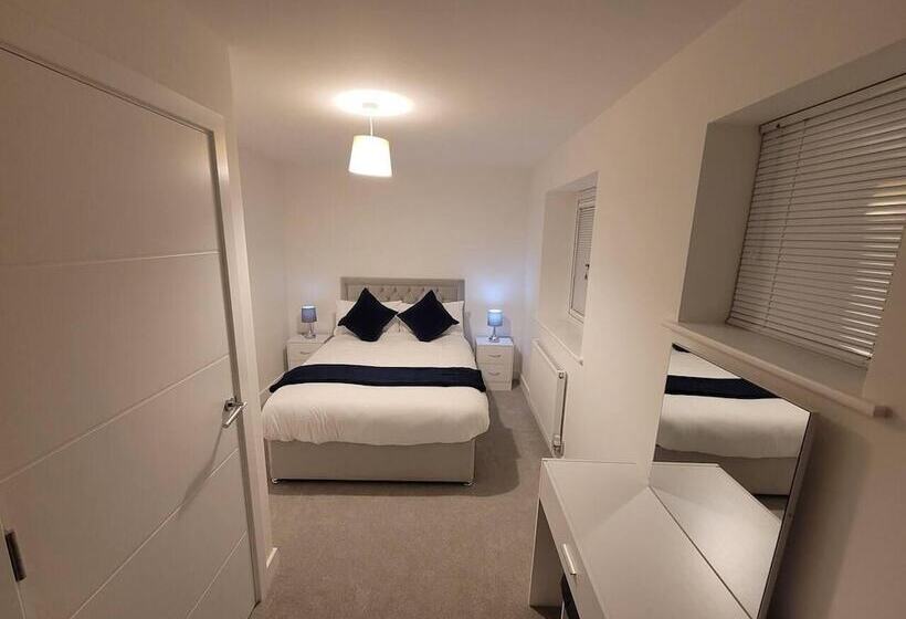 레지던스 Impeccable 2 Bed House In Milton Keynes
