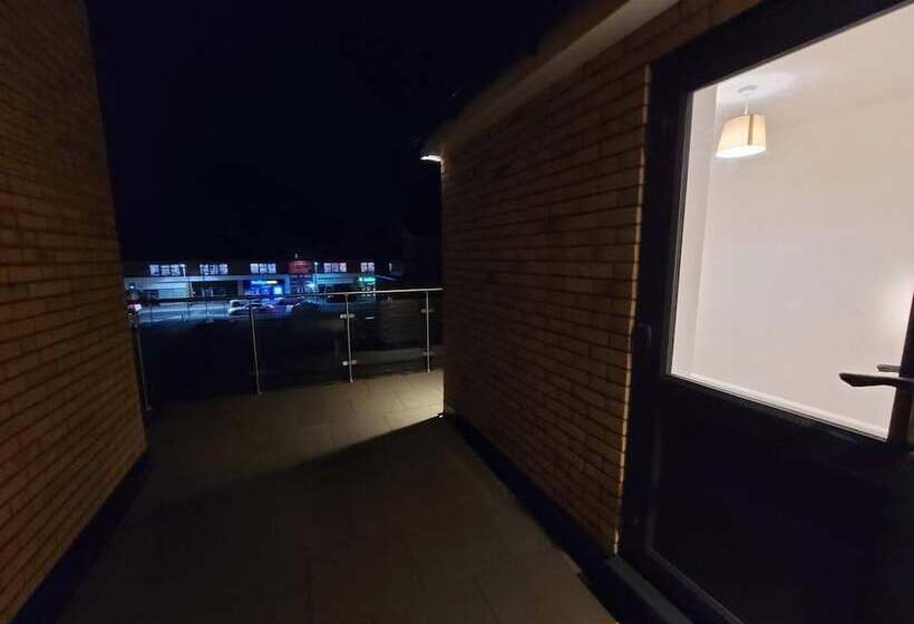 레지던스 Impeccable 2 Bed House In Milton Keynes