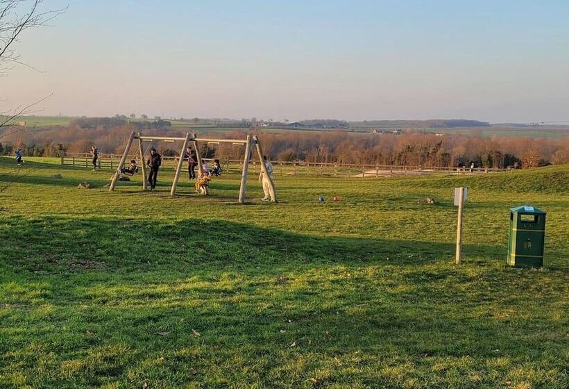 住所  Impeccable 2 Bed House In Milton Keynes