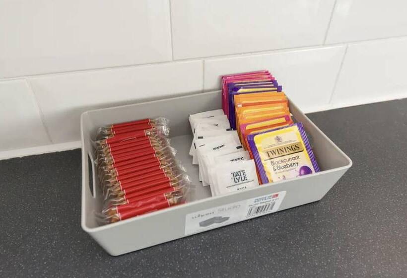 Резиденция Impeccable 2 Bed House In Stoke On Trent