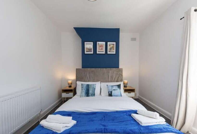 Резиденция Impeccable 2 Bed House In Stoke On Trent