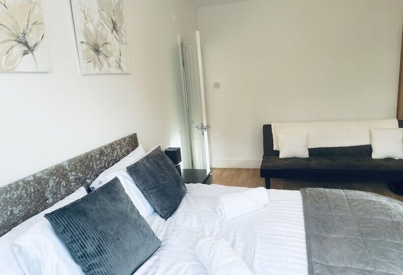 דירת נופש Impeccable 3 Bed House In Nottingham Central
