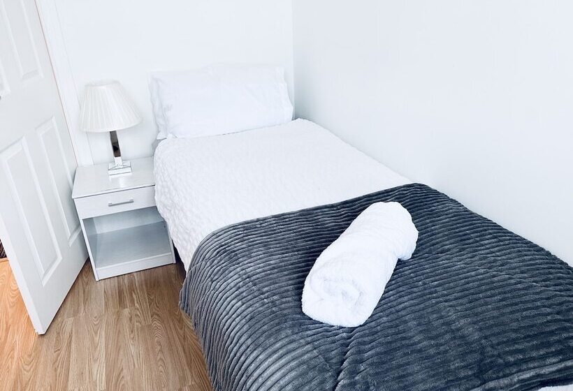 דירת נופש Impeccable 3 Bed House In Nottingham Central