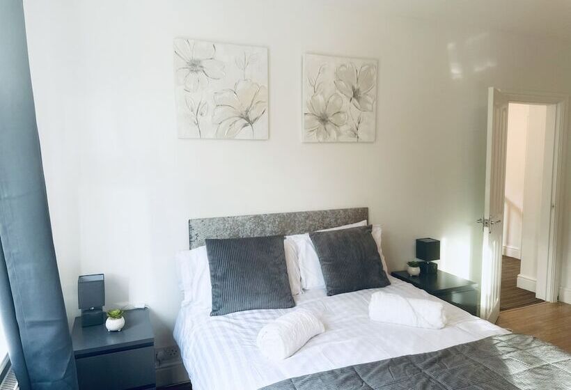 דירת נופש Impeccable 3 Bed House In Nottingham Central