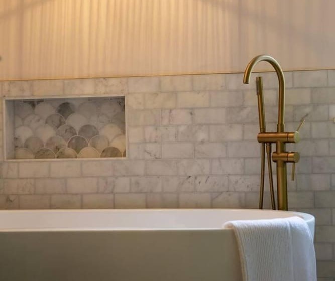 住所  Remarkable 4 Bed House Near Leeds Airport