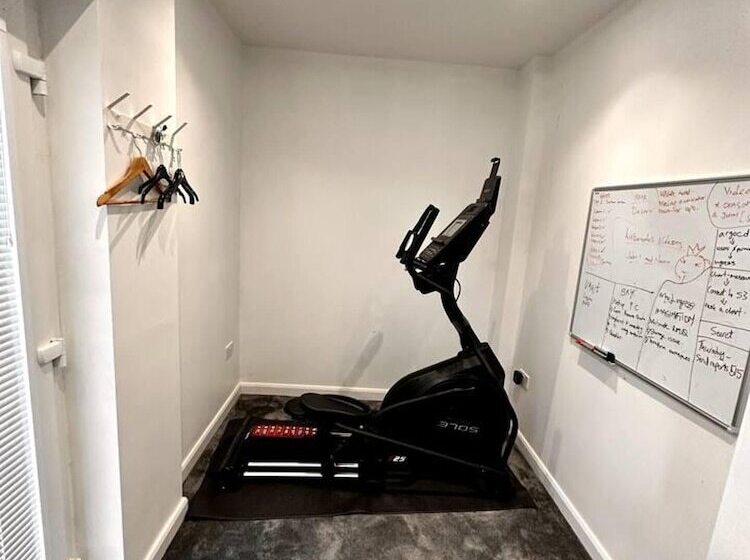 اقامتگاه Serenity Haven 4 Bed With Hottub,games,gym & More