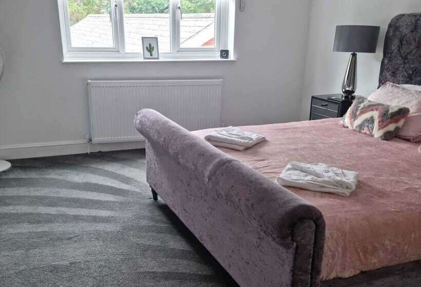 اقامتگاه Serenity Haven 4 Bed With Hottub,games,gym & More