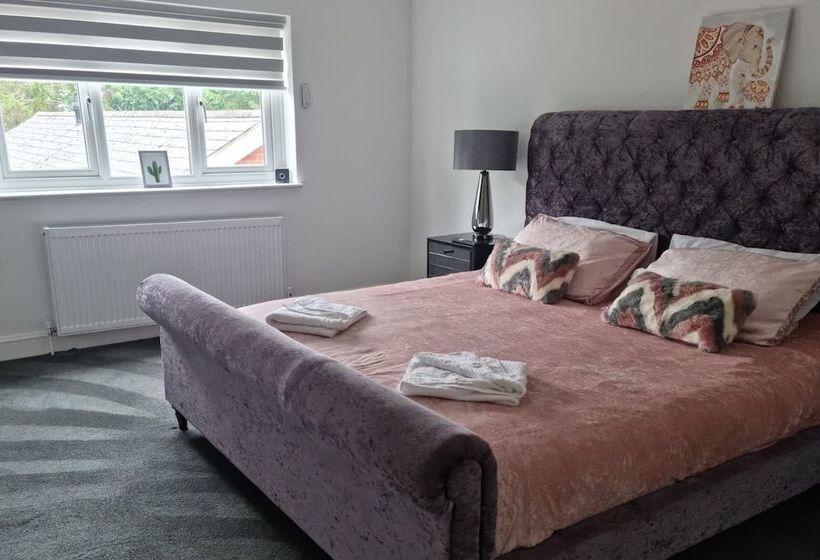 اقامتگاه Serenity Haven 4 Bed With Hottub,games,gym & More