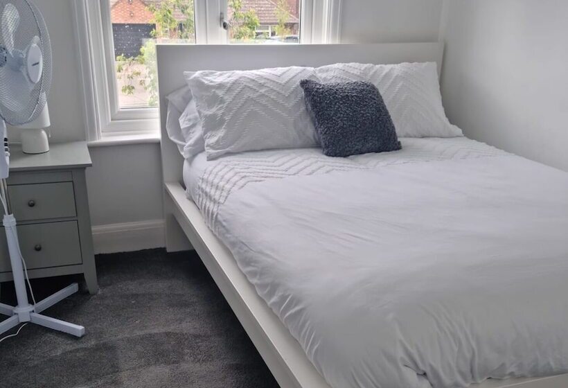 اقامتگاه Serenity Haven 4 Bed With Hottub,games,gym & More