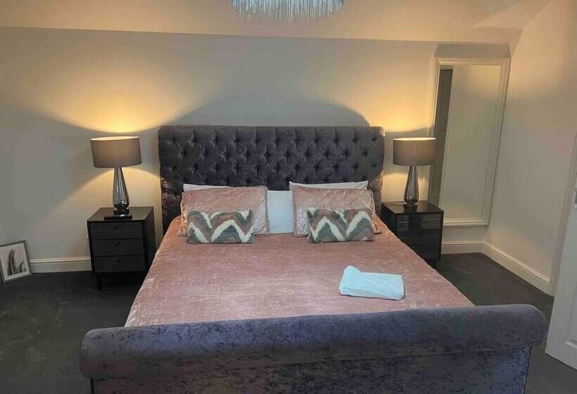 اقامتگاه Serenity Haven 4 Bed With Hottub,games,gym & More