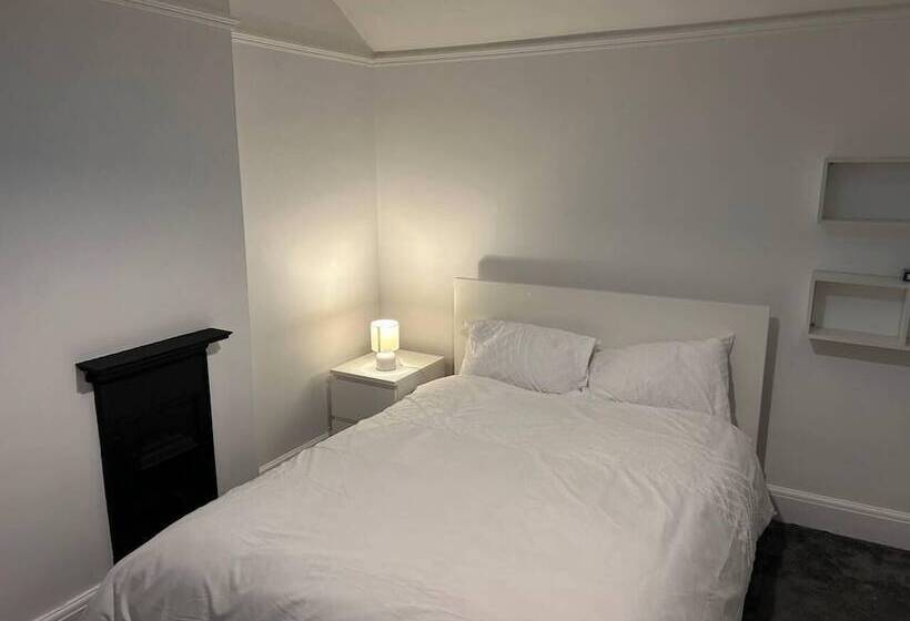 اقامتگاه Serenity Haven 4 Bed With Hottub,games,gym & More