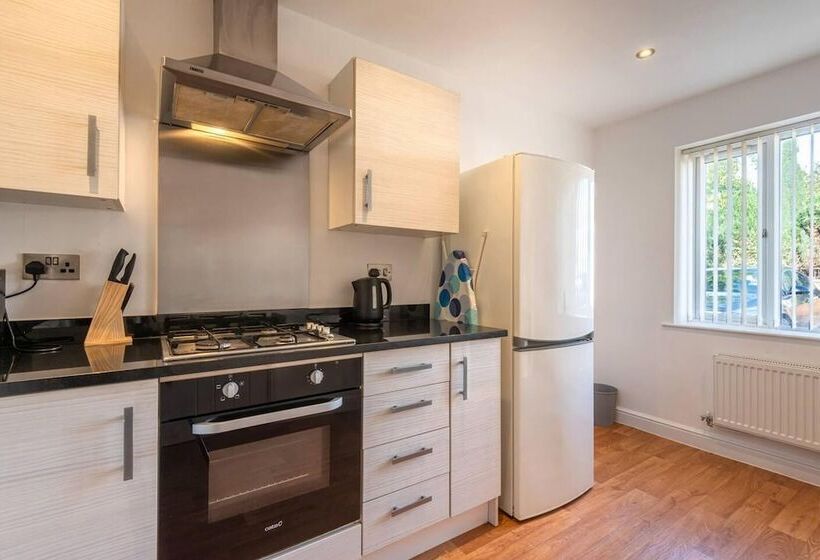 דירת נופש Stunning 3 Bed House In Derby