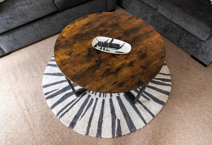 דירת נופש Stunning 3 Bed House In Derby