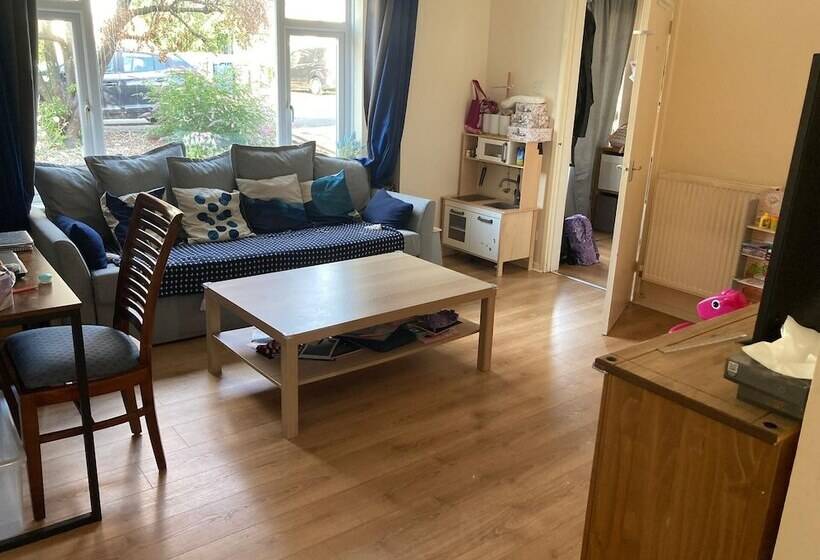 إقامة Stunning 3  Bed Semi Detached House In Cambridge