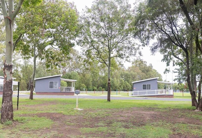 אתר נופש Coonamble Riverside Caravan Park