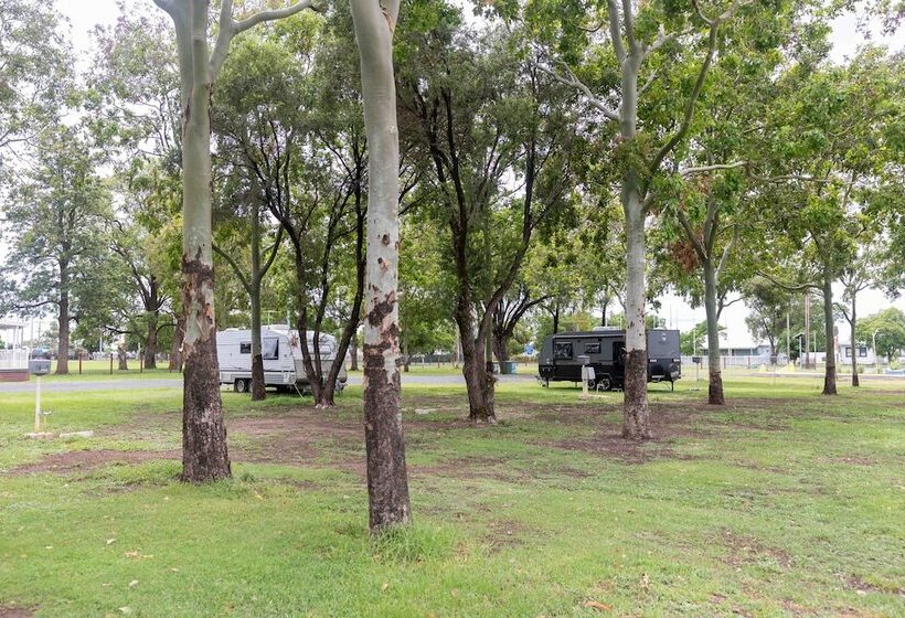 אתר נופש Coonamble Riverside Caravan Park