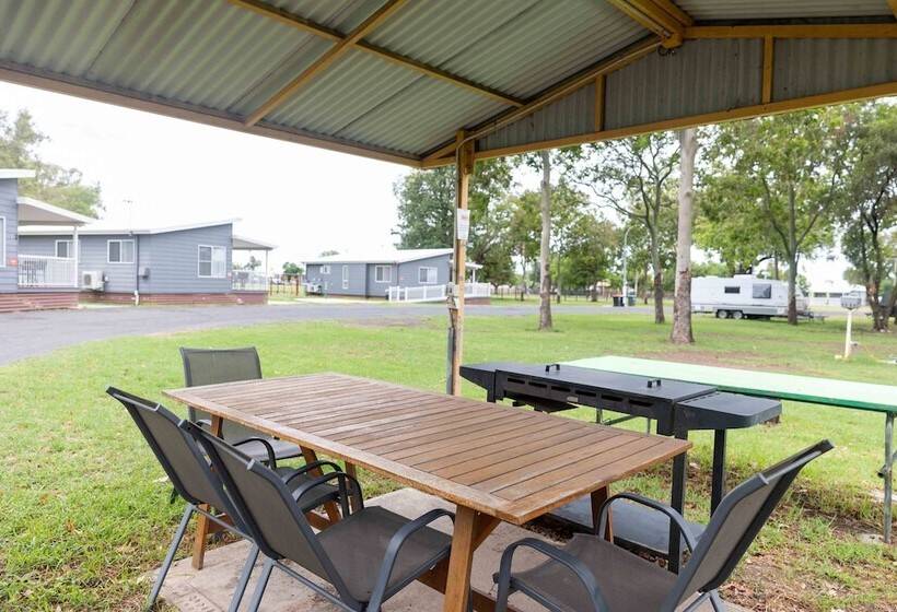 אתר נופש Coonamble Riverside Caravan Park