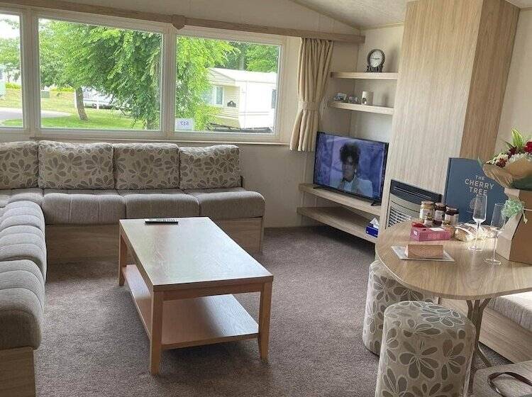 리조트 Dog Friendly 8 Berth Caravan At Cherry Tree Holiday Park In Norfolk Ref 70363c
