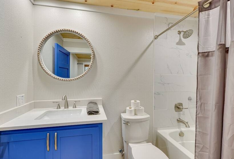 Riverfront Arkansas Abode W/ Deck & Grill!