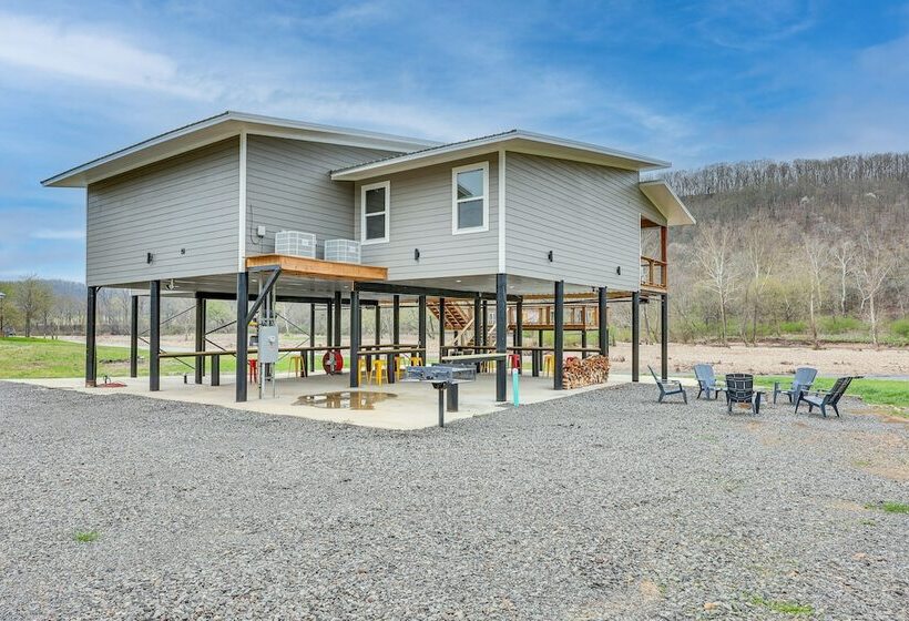 Riverfront Arkansas Abode W/ Deck & Grill!