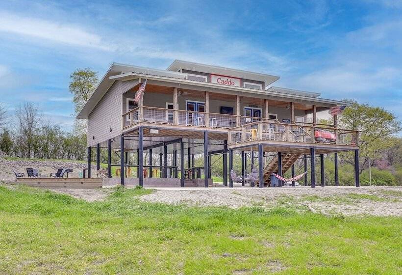 Riverfront Arkansas Abode W/ Deck & Grill!