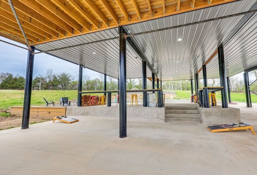 Riverfront Arkansas Abode W/ Deck & Grill!