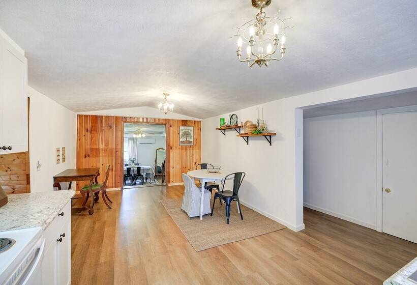 Riverfront Bluff City Retreat W/ Patio & Grill!