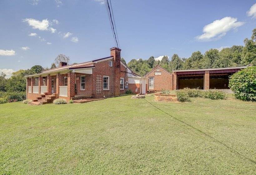 Riverfront Bluff City Retreat W/ Patio & Grill!