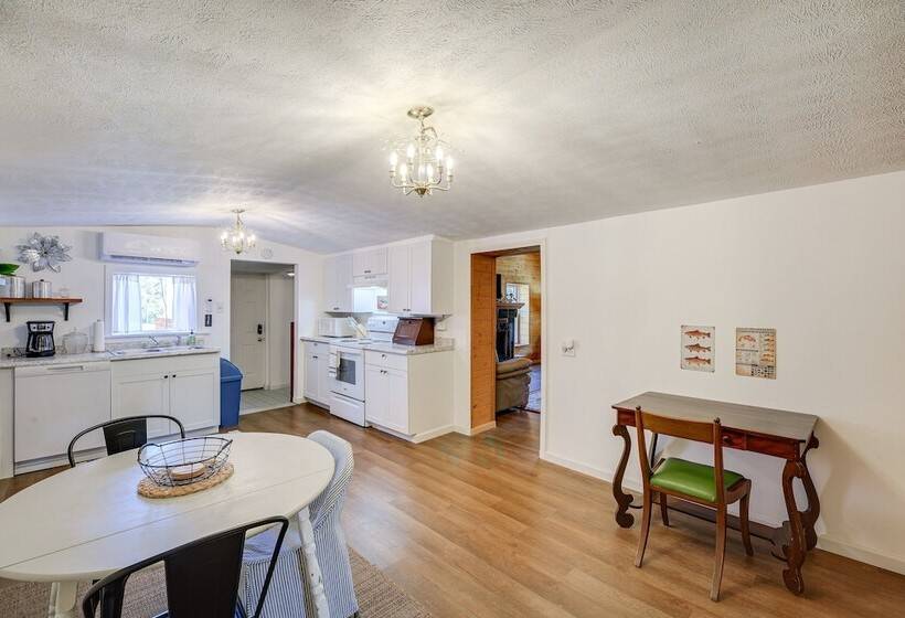 Riverfront Bluff City Retreat W/ Patio & Grill!