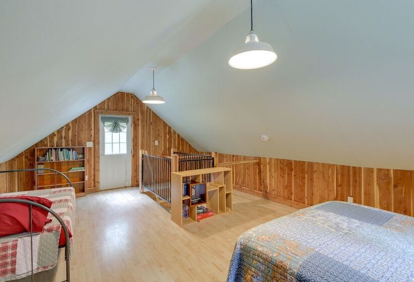 Riverfront Briceville Cabin W/ Patio & Fire Pit!