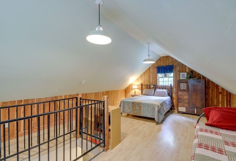 Riverfront Briceville Cabin W/ Patio & Fire Pit!