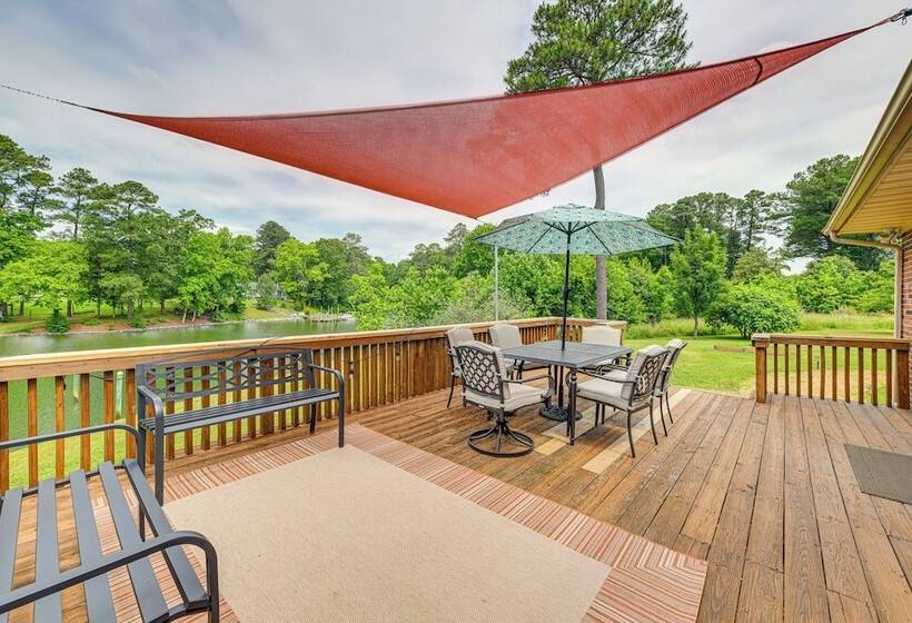 Riverfront Virginia Home   Dock, Fire Pit & Kayaks