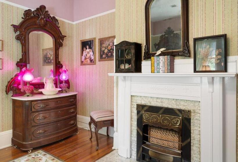 Ross Mansion Bed & Breakfast