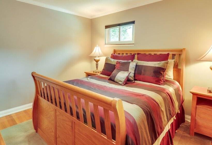 Royal Oak Home: 13 Mi To Downtown Detroit