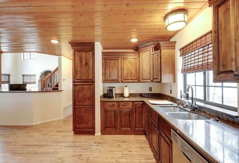 Rural Cabin Bordering Coconino National Forest!