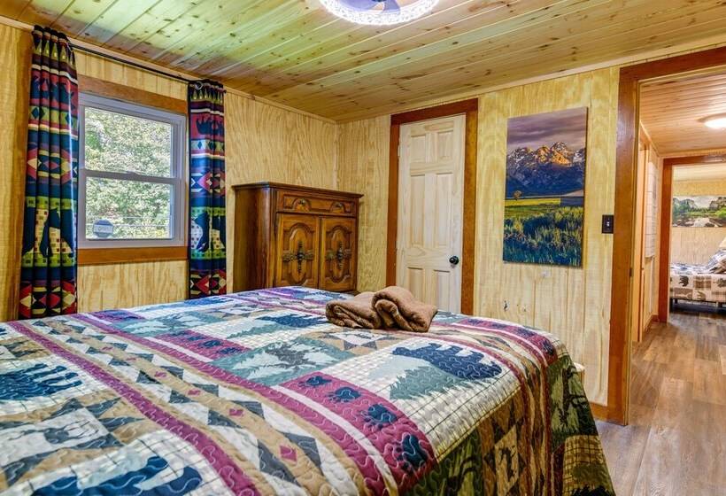 Furnished Deck: Rustic Cabin In Cosby!