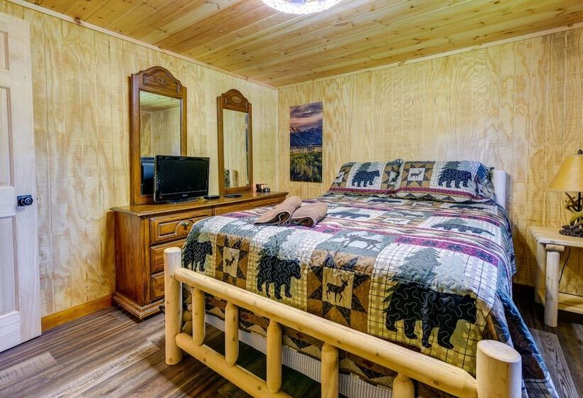 Furnished Deck: Rustic Cabin In Cosby!