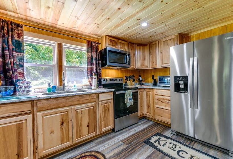 Furnished Deck: Rustic Cabin In Cosby!