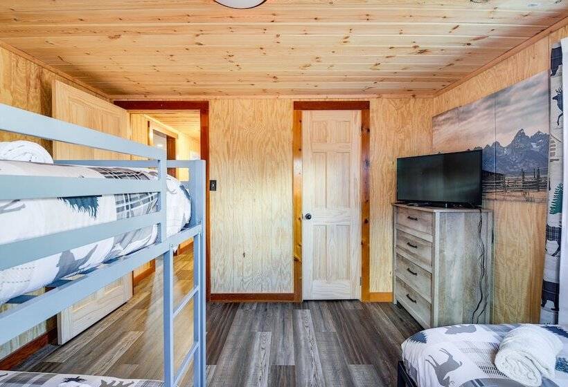 Furnished Deck: Rustic Cabin In Cosby!